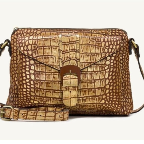 Patricia Nash Handbags - Patricia Nash Avellino Metallic Gold Purse